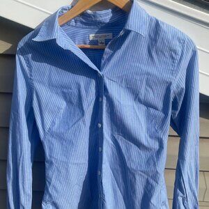 Women's Size 8 Banana Republic Blue Stretch Pin-Striped Long Sleeve Shirt
